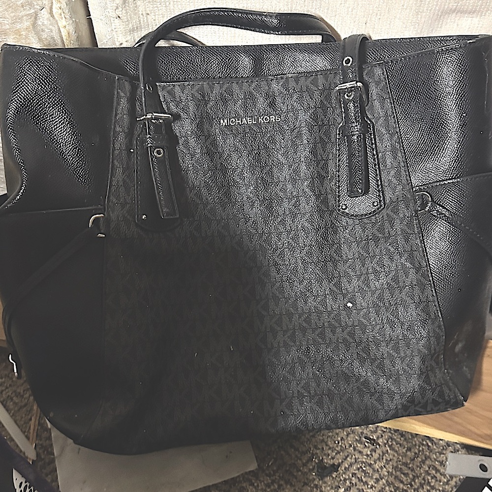 Michael Kors Signsture Voyager Handbag Tote